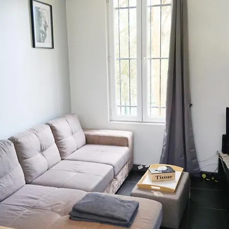 Avec Terrasse A 5mn Du Port Golfe Juan Pour 4 Personnes By Weekome Apartment