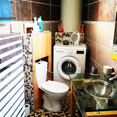 Apartment Avec Terrasse A 5mn Du Port Golfe Juan Pour 4 Personnes By Weekome