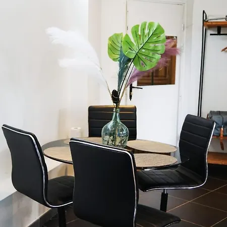 Avec Terrasse A 5mn Du Port Golfe Juan Pour 4 Personnes By Weekome Apartment Vallauris
