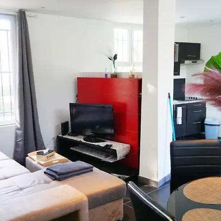 Avec Terrasse A 5mn Du Port Golfe Juan Pour 4 Personnes By Weekome